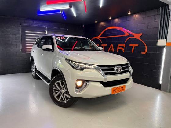 TOYOTA HILUX 2.8 SRX 4X4 CD 16V DIESEL 4P AUTOMÁTICO